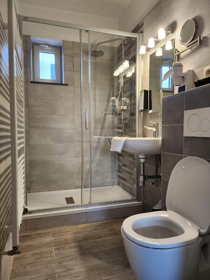 Hotel Francorchamps Pitlane Lodge Ngoại thất bức ảnh